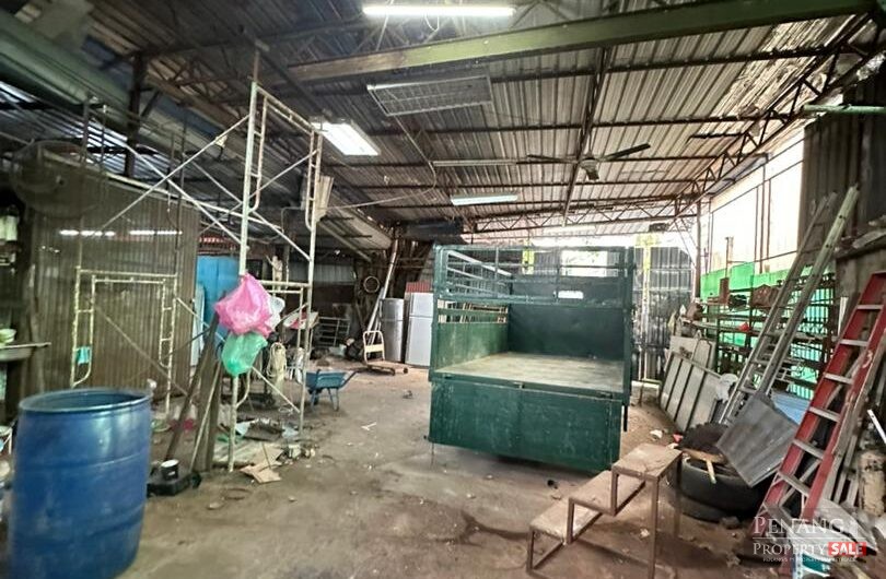 KAMPUNG HOUSE RENT LIGHT INDUSTRY USE ELETRICITY 3 PHASE RARE IN MARKET