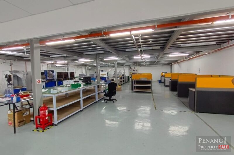 DIAMOND VALLEY 2 Sty SEMI-D FACTORY, GOOD CONDITION, EXTENDED SPACE