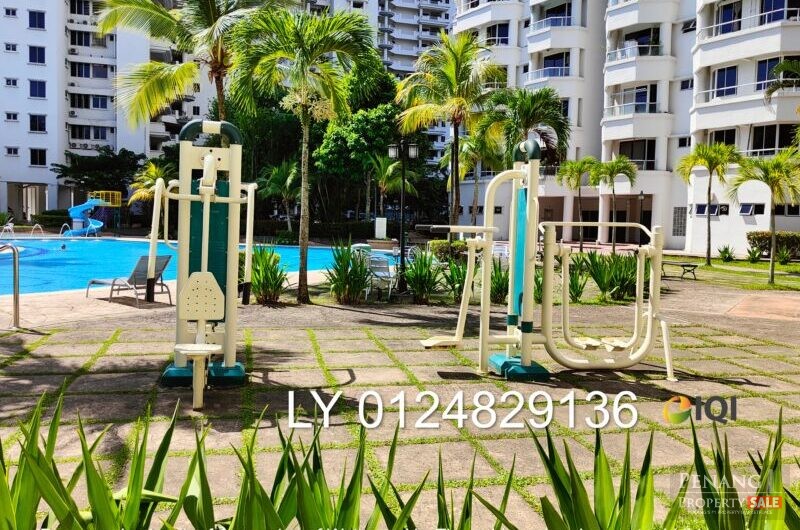 Marina Bay, walking distance to Gurney Drive and Gurney Bay, Exceptionally Well Maintained Condo